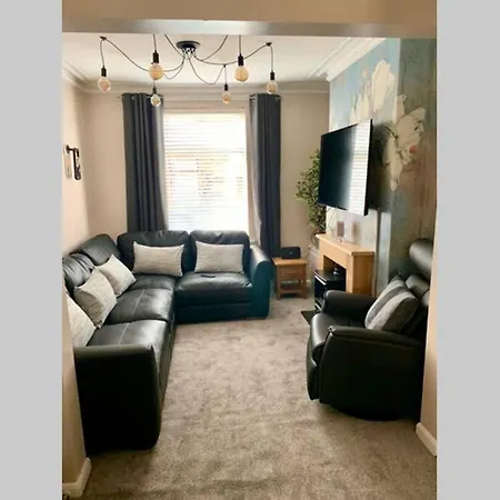 Durham House - Fantastic Location And Great Price In Holiday home