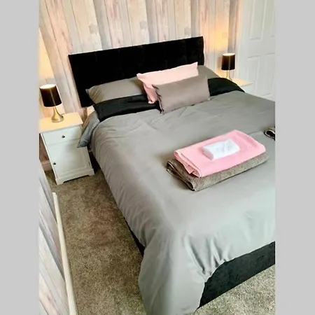 Durham House - Fantastic Location And Great Price In Scarborough