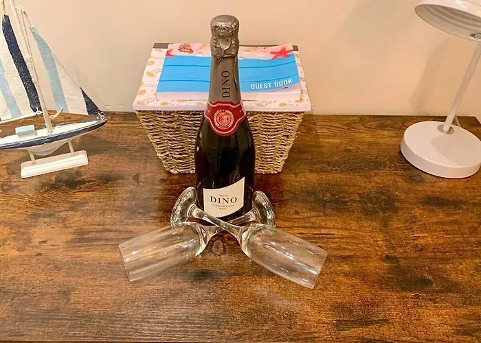 Durham House - Fantastic Location And Great Price In * Scarborough