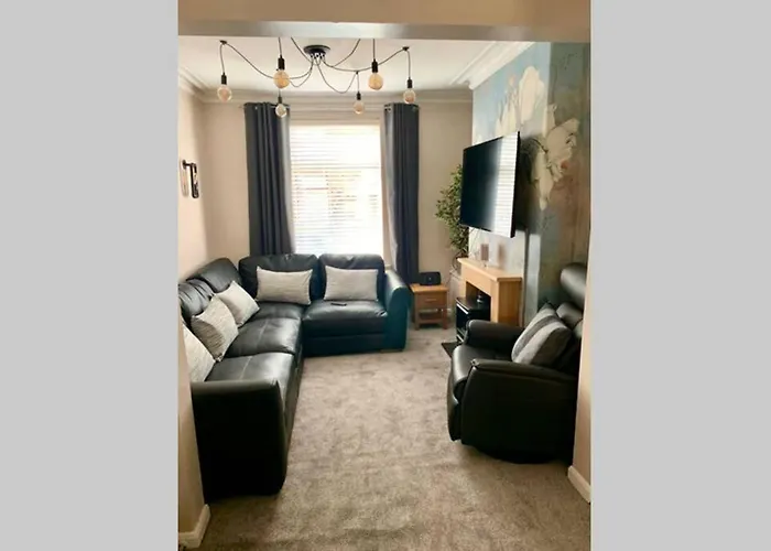 Durham House - Fantastic Location And Great Price In Holiday home