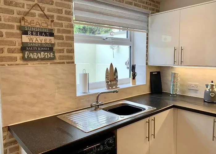 Durham House - Fantastic Location And Great Price In Scarborough