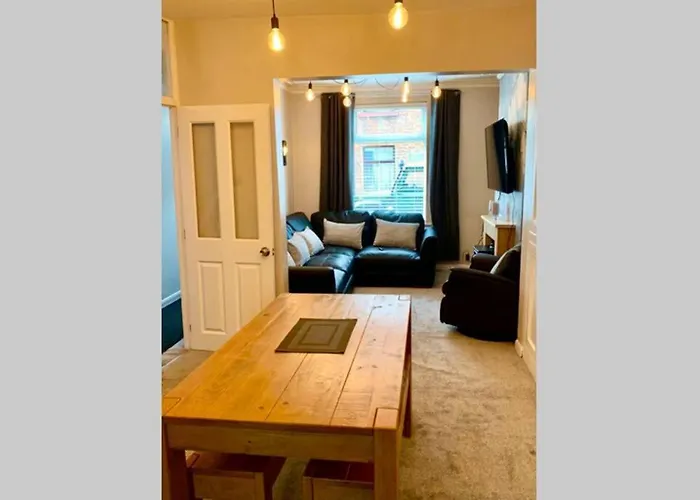 Durham House - Fantastic Location And Great Price In * Scarborough